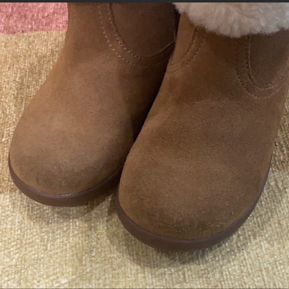 Ugg Boots for toddlers size 7 - Picture 3 of 3